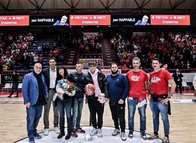 Il patron Pietropaoli e la Sebastiani ringraziano la Società Pistoia Basket per l’ospitalità ricevuta. Un pensiero alla famiglia di Raffaele Marianella
