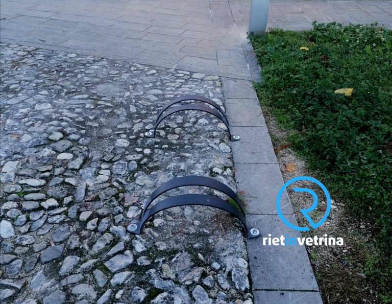 SEI TU IL REPORTER di Rietinvetrina – Carlo: “I porta biciclette di piazza Marconi sono una trappola. Una persona è già caduta”