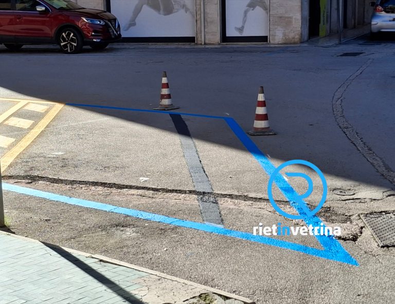 Strisce blu anche in via degli Orti: prosegue la rimodulazione degli stalli