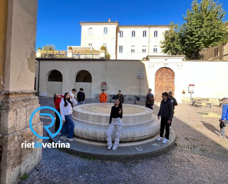 Gli studenti della 3 F Corso Turistico Alberghiero Costaggini visitano il centro storico come addetti ai lavori