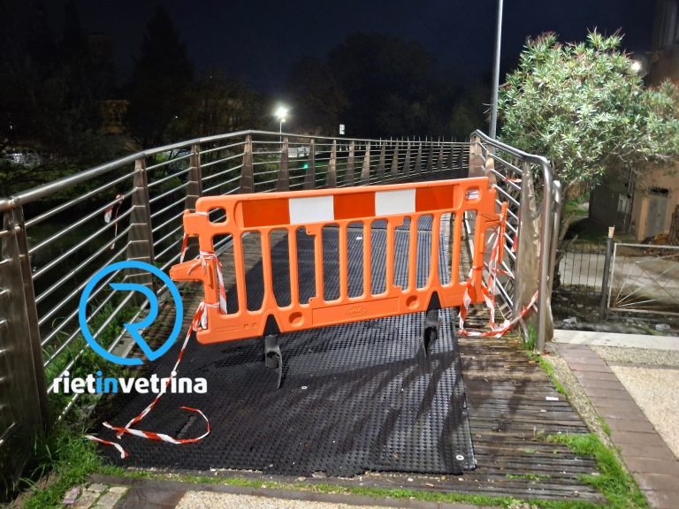 Donna cade mentre percorre Ponte San Francesco. I Vigili del Fuoco lo chiudono