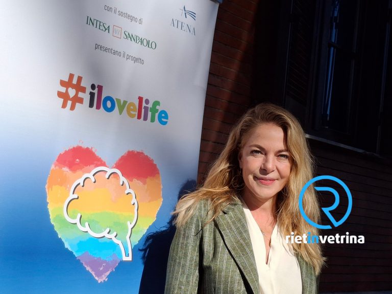 ►VIDEO – Claudia Gerini intervistata da Rietinvetrina. Ospite dell’Istituto Rosatelli di Rieti per il progetto #ilovelife