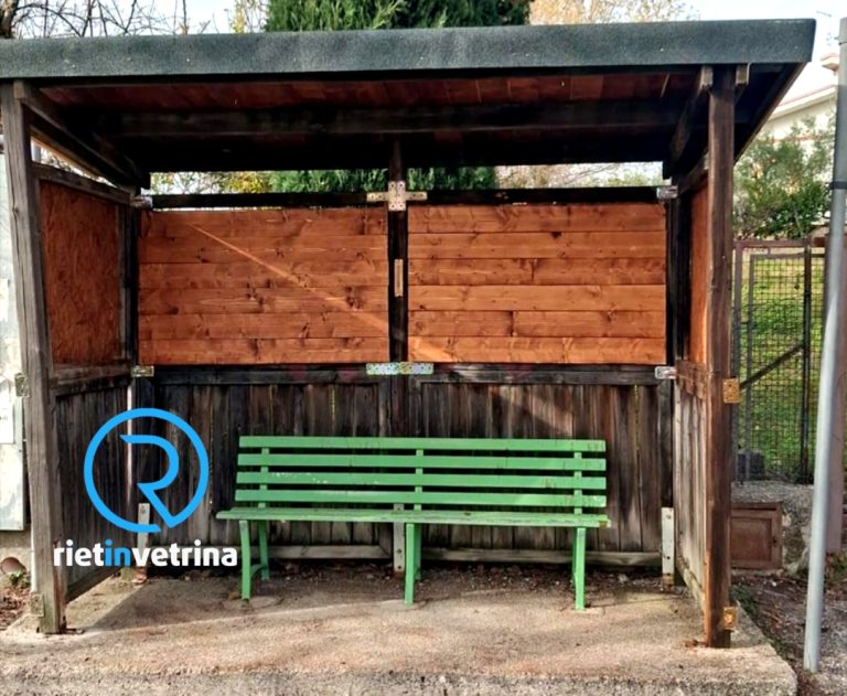 Ristrutturata la pensilina bus di Morini