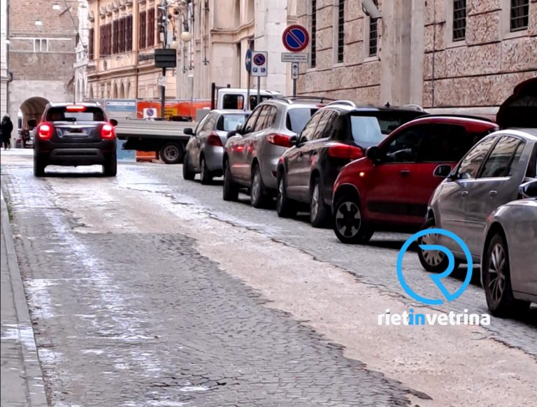 SEI TU IL REPORTER di Rietinvetrina – Emanuele: “Da mesi via Garibaldi ha buchi e fango. Dov’è il ripristino della nuova pavimentazione stradale?”