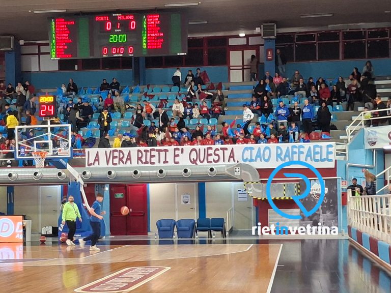 Striscione della curva Sebastiani per Rieti e la famiglia Marianella