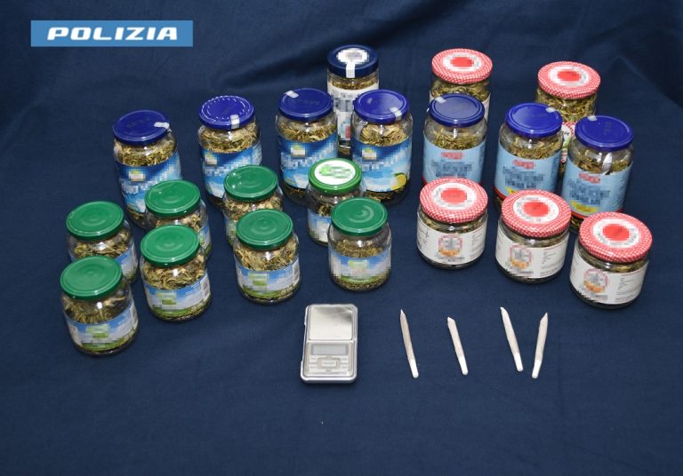 Nascondeva la marijuana nei barattoli dei prodotti alimentari: arrestata donna di 33 anni