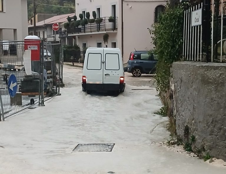 Partito Democratico: “Cantalice, il paese dei miracoli… idrogeologici. Strada trasformata in un corso d’acqua”