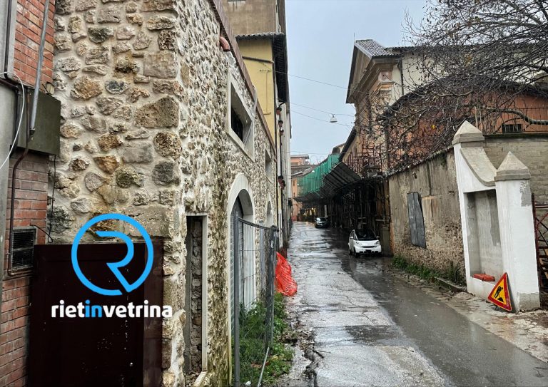 SEI TU IL REPORTER – Paolo: “Quando finiranno i lavori in via Sant’Agnese zona Università? Passiamo in mezzo a fango e pozzanghere”