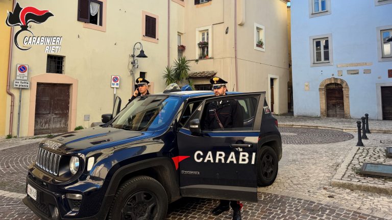 Si avvicina alla figlia nonostante il divieto: denunciato rumeno