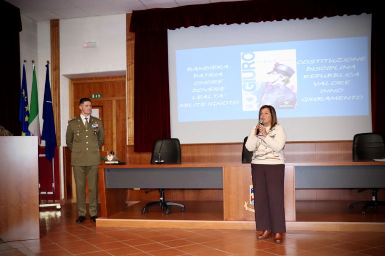 Presentato alla Scuola Interforze Difesa NBC il Calendario dell’Esercito 2026 – LE FOTO