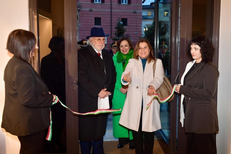 Taglio del nastro per la mostra “Joan Miró – Il giardino delle meraviglie”