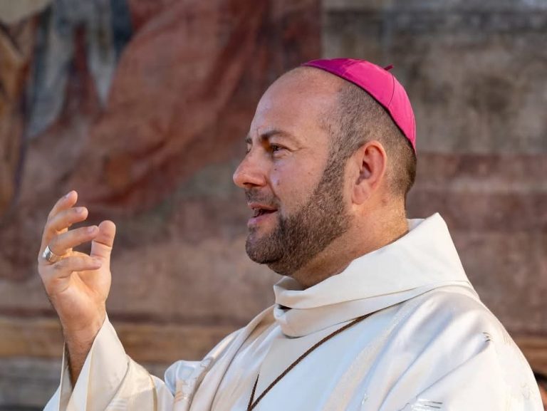 Gli auguri di Buon Anno del Vescovo Piccinonna: Auguriamoci una più intensa e sincera seminagione di bene