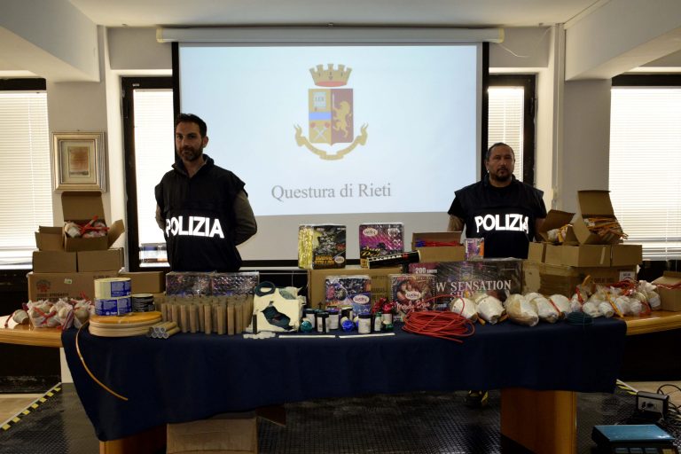 Rieti, campano tiene 100 chili di fuochi d’artificio in garage: denunciato
