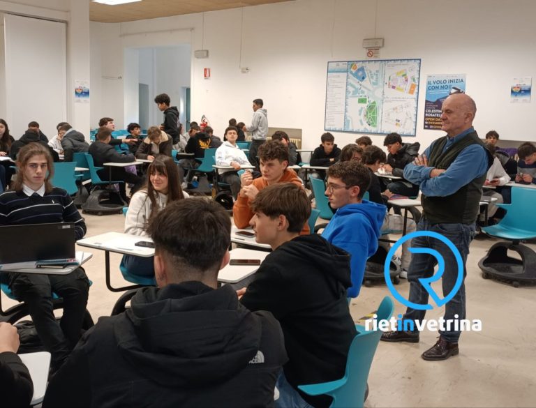 All’Istituto Rosatelli di Rieti gli studenti hanno incontrato Sergio Pierattini che ha condotto una Masterclass di sceneggiatura cinematografica – LE FOTO