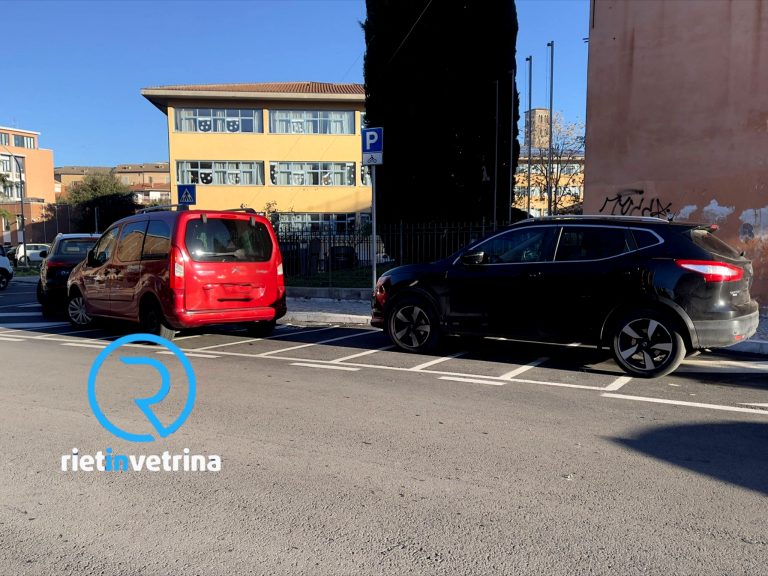 SEI TU IL REPORTER di Rietinvetrina – Gianni: “Largo Bachelet, ogni giorno questo caos con parcheggi improvvisati”