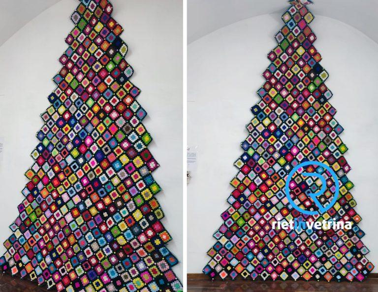 Un albero di quattro metri delle “Granny squares” per il progetto “Bambini al Centro”