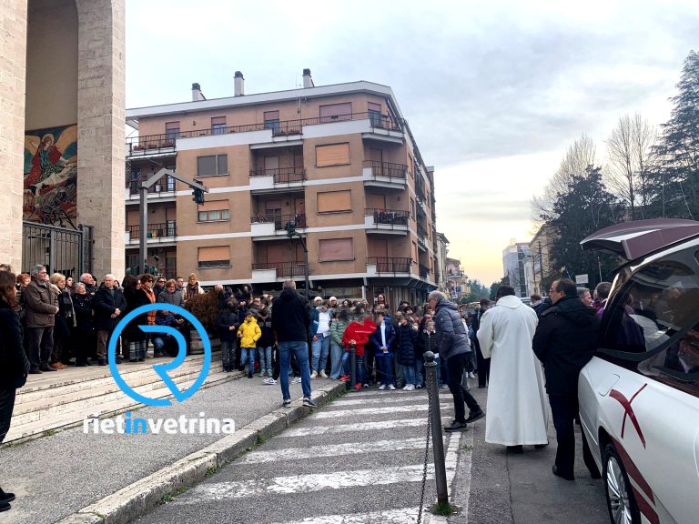 Centinaia di persone al funerale del prof. Riziero Giuli sulle note di “Gio, Giovanni Pascoli!”