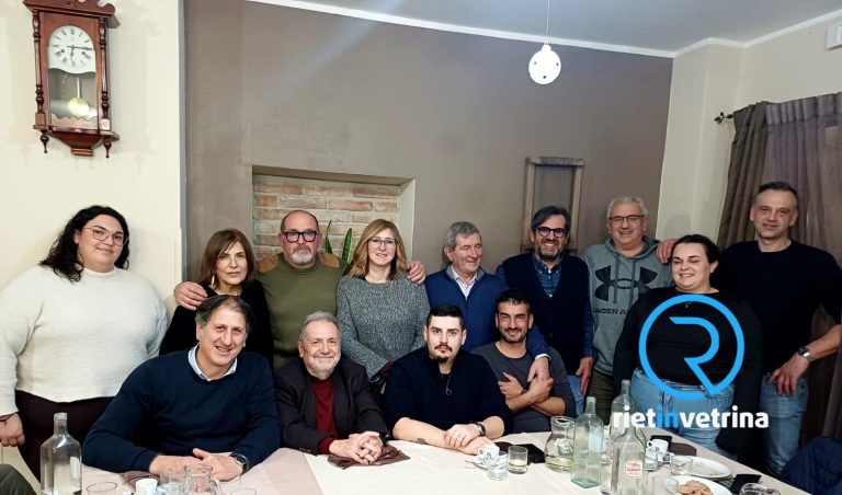Una cena di comunità a Piani Sant’Elia: il dialogo continua intorno alla tavola