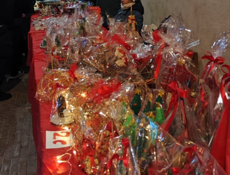 Solidarietà e magia al centro di Rieti con il mercatino del Marconi