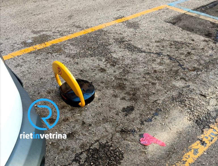 SEI TU IL REPORTER di Rietinvetrina – Daniele: “In via Porta Romana privato installa arbitrariamente dissuasore per non far posteggiare”