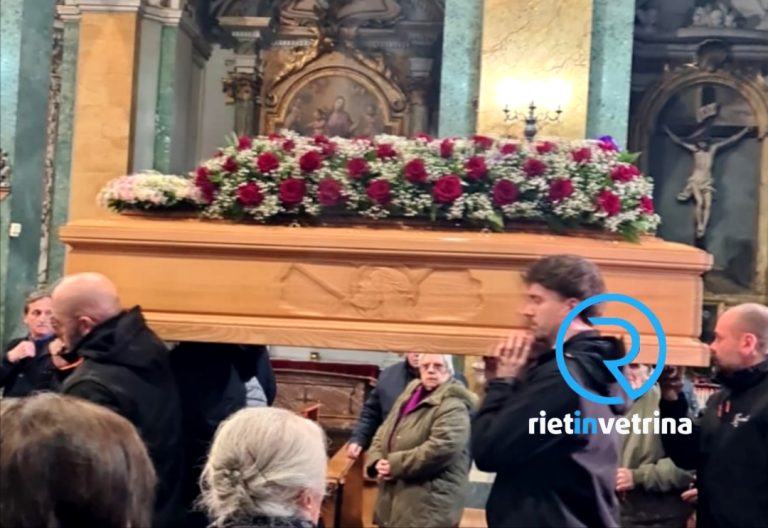 In tanti per l’ultimo saluto ad Arcangelo Conti: molta la commozione. Don Staffen: “Si è preso cura del paese”