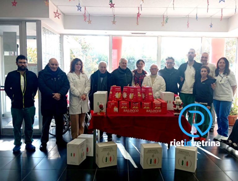 Pandori e panettoni alla Mensa Santa Chiara e alla RSA Città di Rieti da ADA Con… Rieti e UIL Pensionati