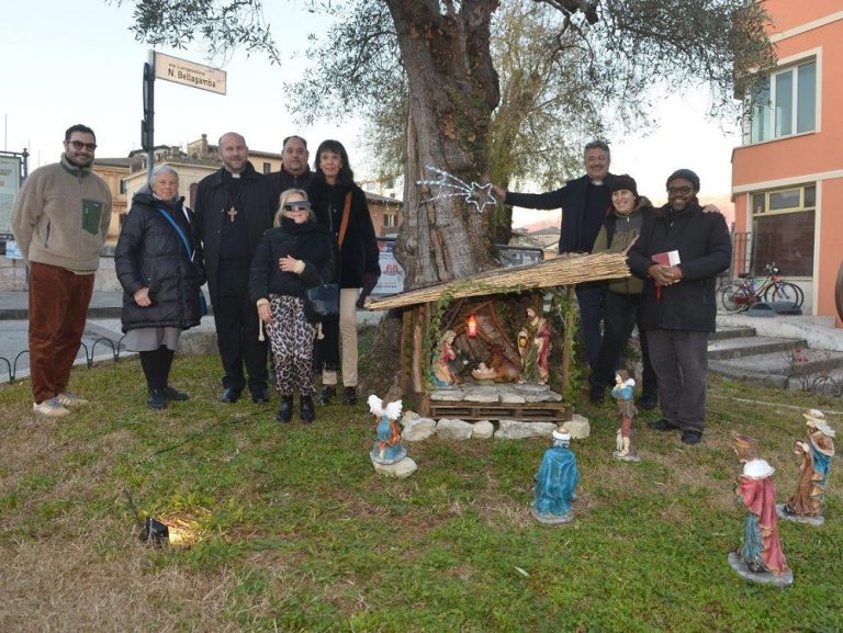 Benedetto il Presepe di piazza Cavour a Rieti, alla presenza del Vescovo Piccinonna