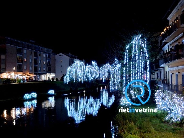 Accese le luminarie sul Velino per il Natale 2025