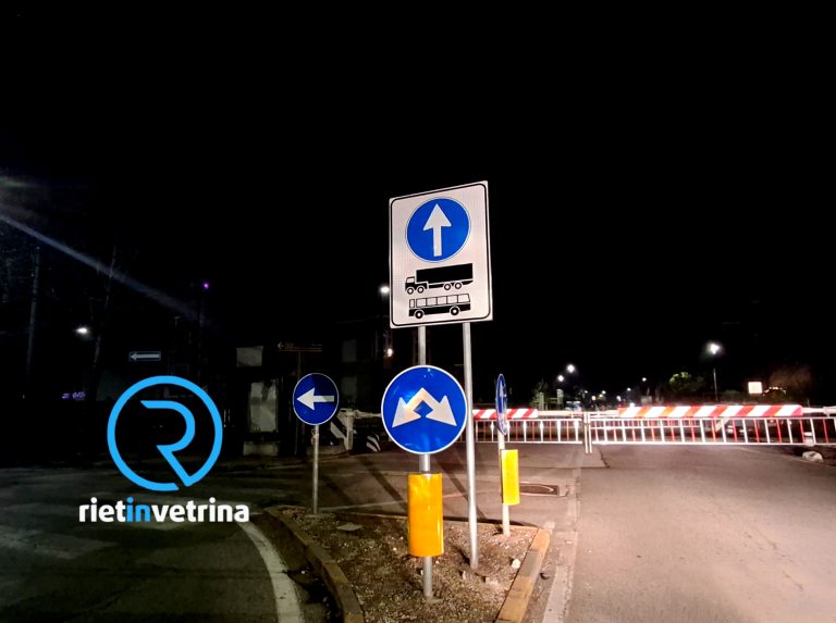 Ripristinata la segnaletica verticale divelta in via Molino della Salce. La segnalazione venne pubblicata su Rietinvetrina