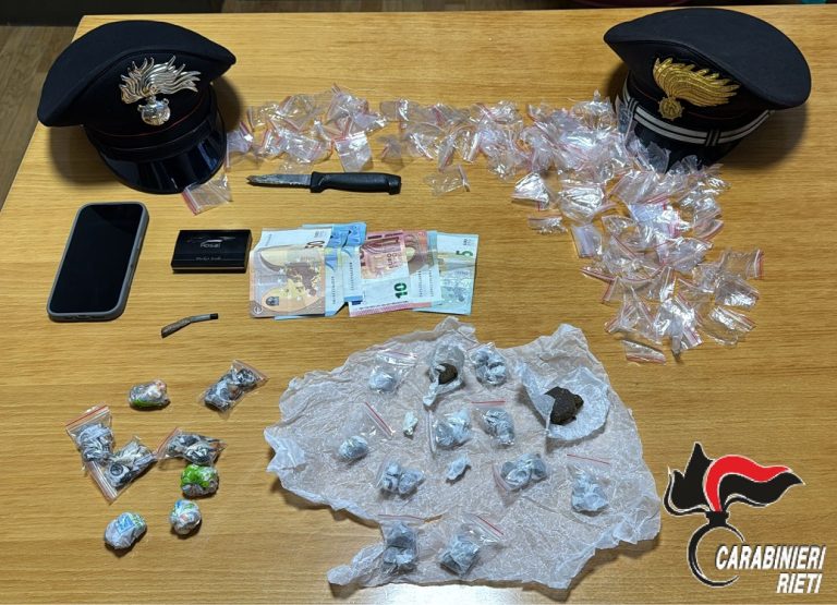 Arrestato uno studente per spaccio di droga e segnalati altri due per consumo di stupefacenti