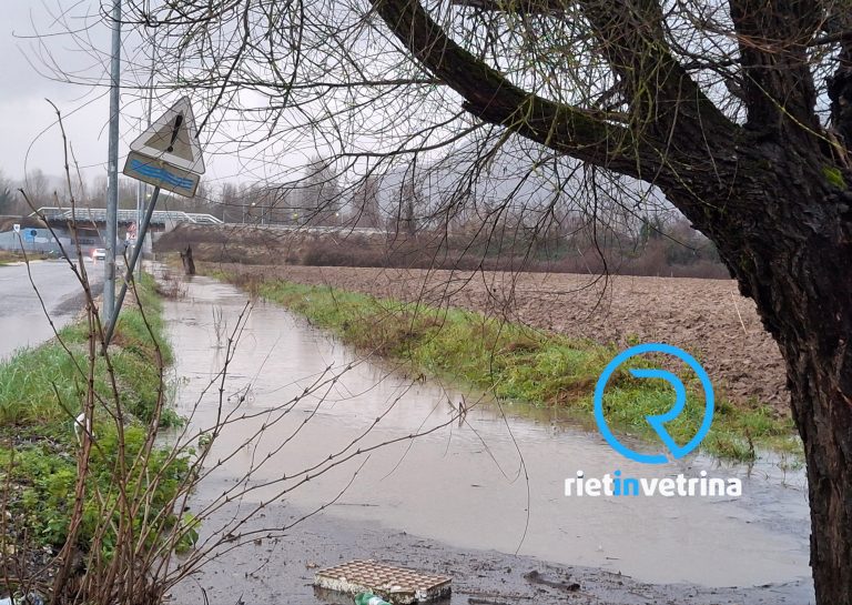 Maltempo, i fossati lungo via Velinia di nuovo gonfi di acqua