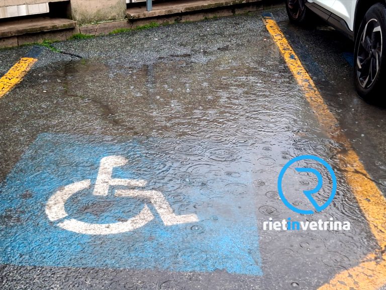 SEI TU IL REPORTER – “Posteggio per disabili allagato dietro al Comune di Rieti”