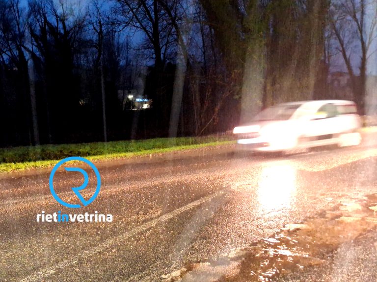 SEI TU IL REPORTER – “Via Togliatti un colabrodo: buche ovunque e auto che rischiano di sbandare”