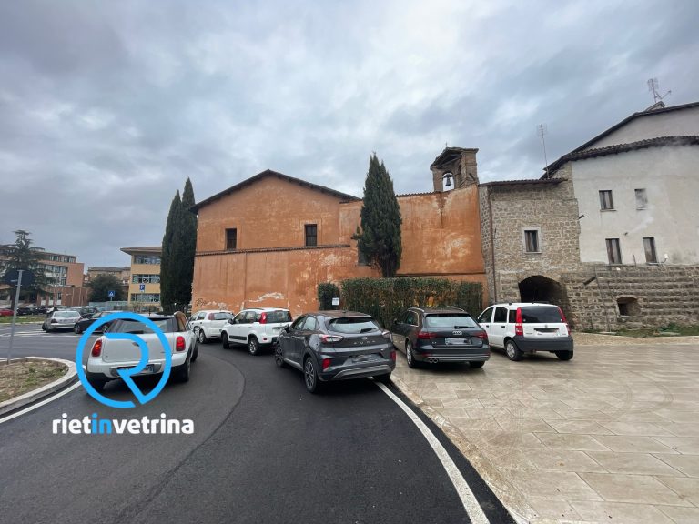 SEI TU IL REPORTER – Gianni: “A piazza Bachelet auto posteggiate sempre fuori dagli stalli”