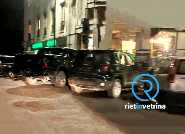 SEI TU IL REPORTER – “La rotatoria di piazza Marconi è diventato un parcheggio non autorizzato”