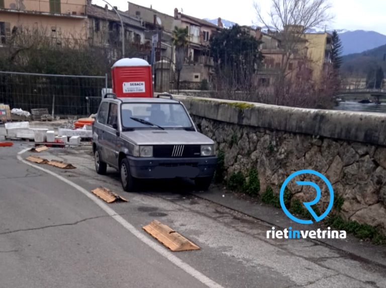 SEI TU IL REPORTER – “Ancora auto posteggiate nel percorso pedonale di via delle Mimose”