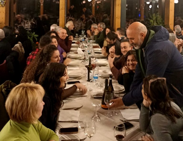 I cavalieri protagonisti dei “Cavalli Infiocchettati 2026” si sono ritrovati per un convivale al Ristorante Roma di Amatrice