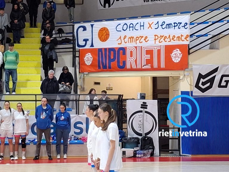 Al PalaCordoni minuto di silenzio e striscione per Gioacchino Fusacchia