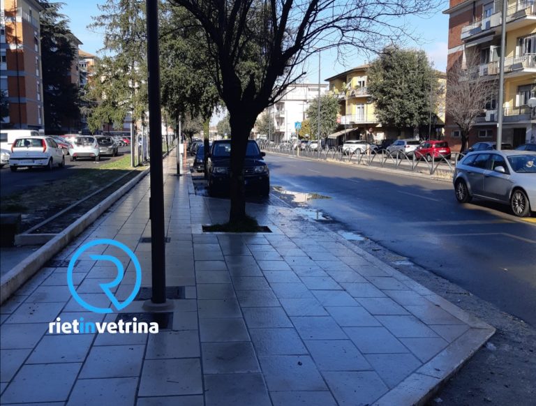 SEI TU IL REPORTER – “Che fine hanno fatto le pensiline ASM in viale Matteucci? Ce ne sono due in meno!”