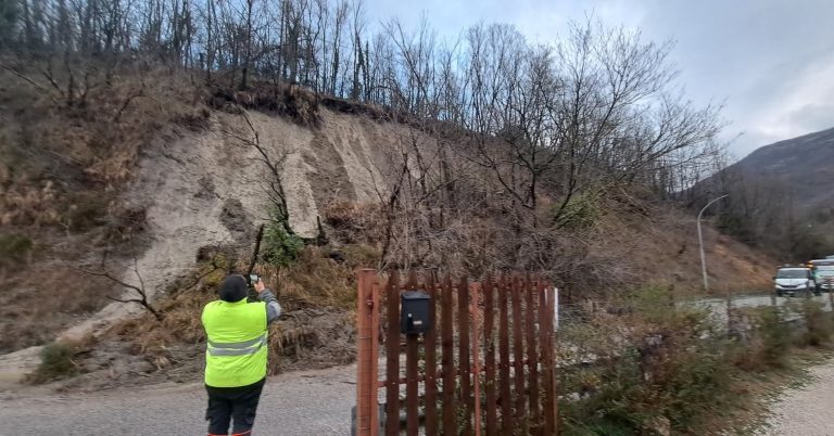 Cede la SP34 Turanense, strada chiusa al km 26,700