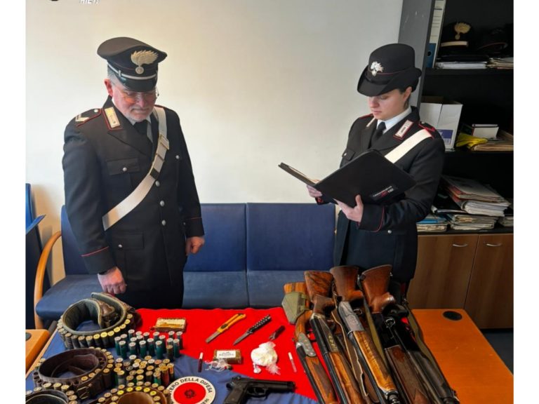 Arrestato 62enne trovato con cocaina, hashish e fucili