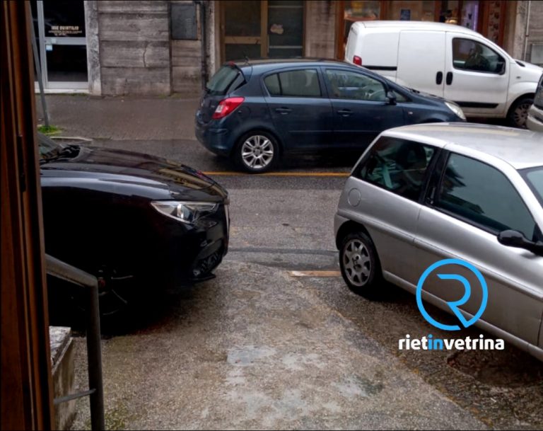 SEI TU IL REPORTER – Mauro: “In via Rinaldi auto senza tesserino lasciate negli stalli per i disabili o parcheggiate davanti agli ingressi”