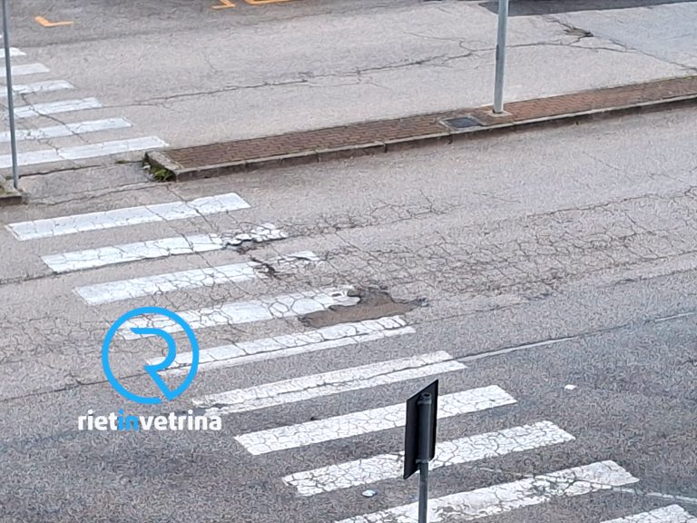 SEI TU IL REPORTER – Luca: “In via Sandro Pertini fino a piazza Craxi la strada si sta sgretolando. Quando verrà asfaltata?”