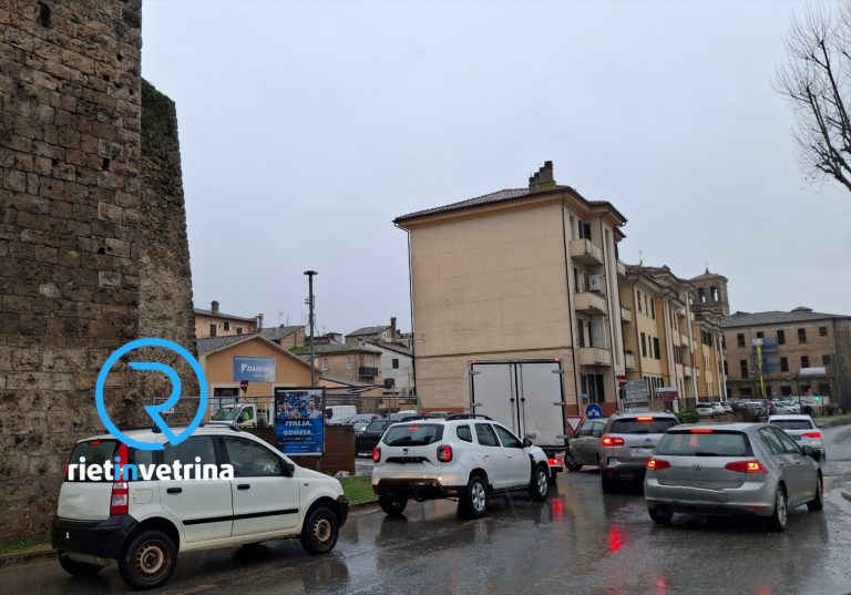 Porta D’Arce bloccata per oltre 10 minuti. Maxi ingorgo e clacson infuocati
