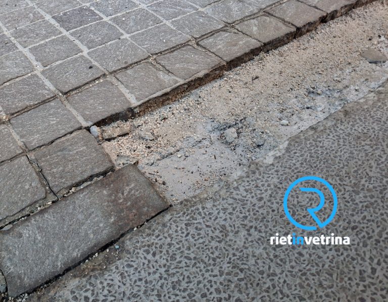 SEI TU IL REPORTER – In via Terenzio Varrone la pavimentazione si è già staccata”