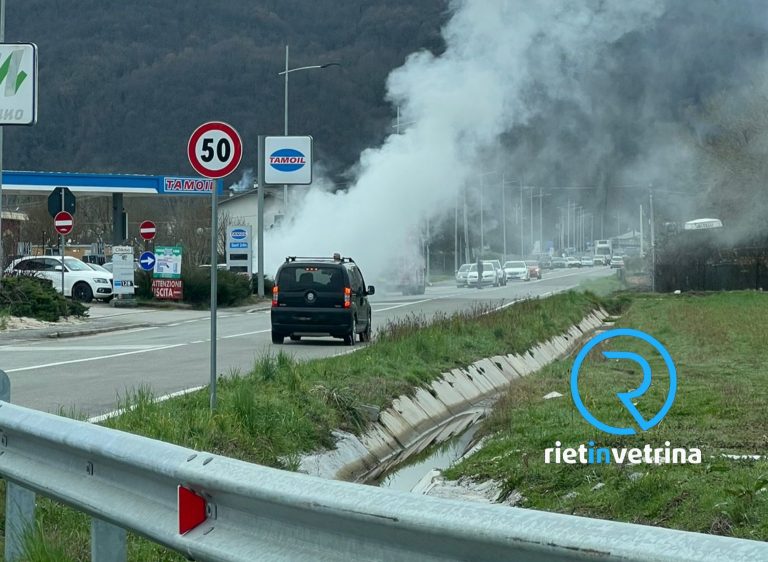 Rieti, colonnina dell’elettricità prende fuoco in via Di Carlo: zona senza corrente