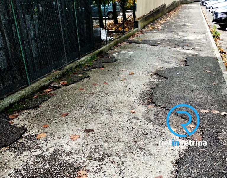 SEI TU IL REPORTER – Fabio: “Uno dei tanti marciapiedi distrutti di Campoloniano. Questo in via Pertini”