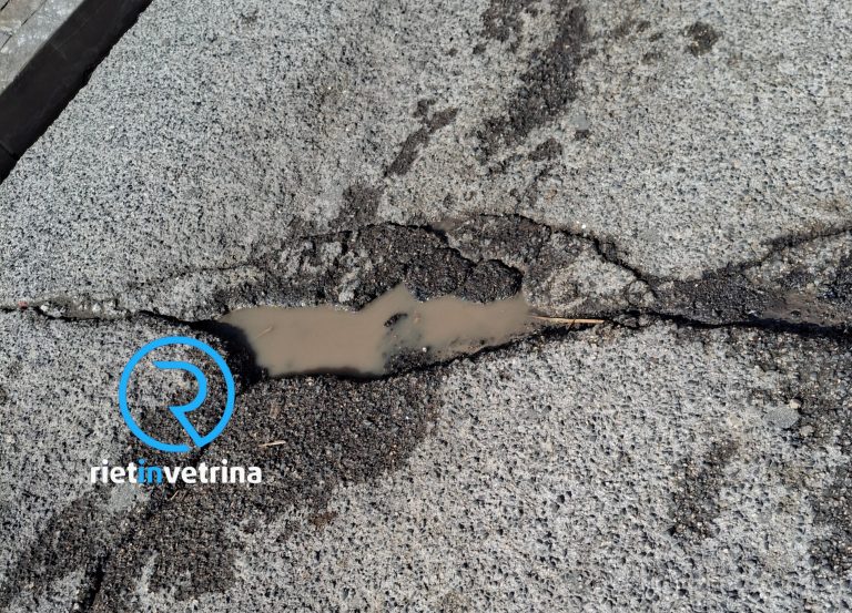 SEI TU IL REPORTER – “Profonde buche caratterizzano Ponte Romano, pericolose per pedoni e ciclisti”