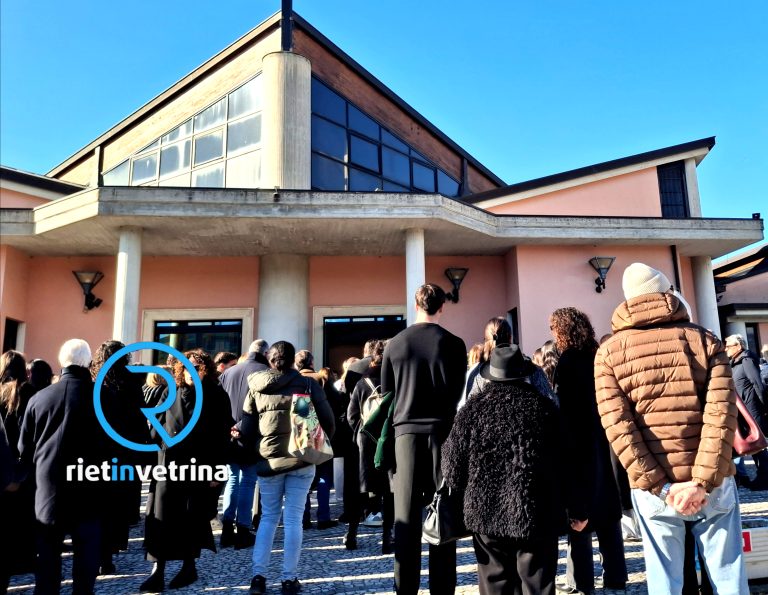 Centinaia di persone ai funerąli di Diego di Paolo: amici, colleghi, Istituzioni