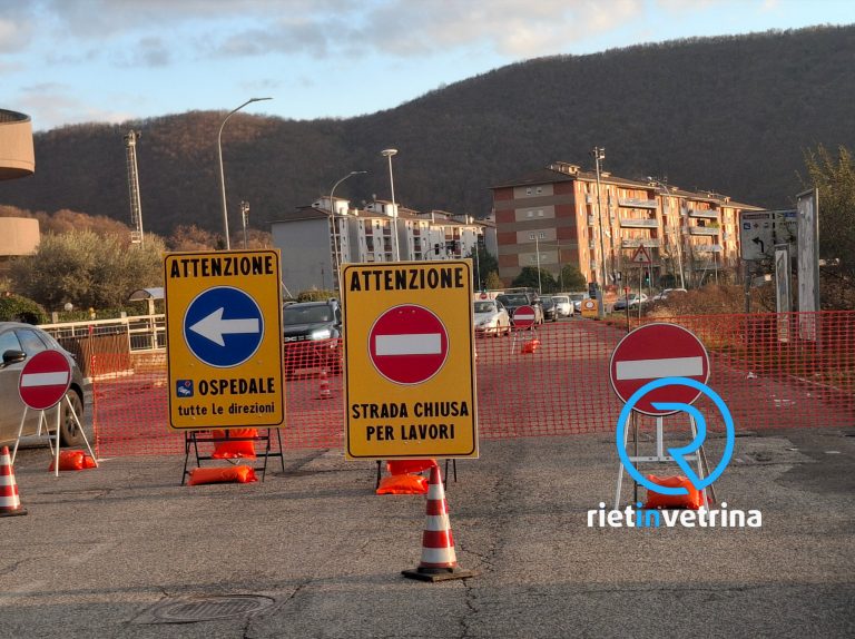 Chiusa via Renzo De Felice: quartiere Campoloniano bloccato. Traffico in tilt